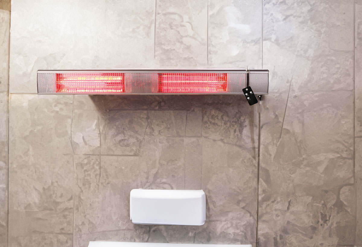 Η θερμάστρα Leyca 890-50020 τοποθετημένη σε τοίχο μπάνιου.